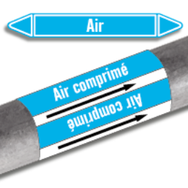 Image sur fond blanc d’un marqueur de tuyauterie bleu avec le texte, air, 
                    prédécoupé et ces mêmes marqueurs en continus en dessous disposés enroulés autour d’un tuyau. 