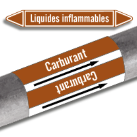 Image sur fond blanc d’un marqueur de tuyauterie marron avec le texte, liquides
                    inflammables, prédécoupé et ces mêmes marqueurs en continus en dessous disposés enroulés autour d’un tuyau.