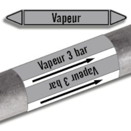Image sur fond blanc d’un marqueur de tuyauterie gris avec le texte, vapeur, prédécoupé et ces mêmes marqueurs en continus en dessous disposés enroulés autour d’un tuyau. 