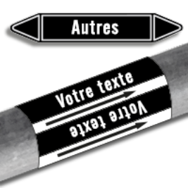 
                    Image sur fond blanc d’un marqueur de tuyauterie noir avec le texte, autre, prédécoupé et ces mêmes marqueurs en continus en dessous disposés enroulés autour d’un tuyau avec écrit, votre texte.