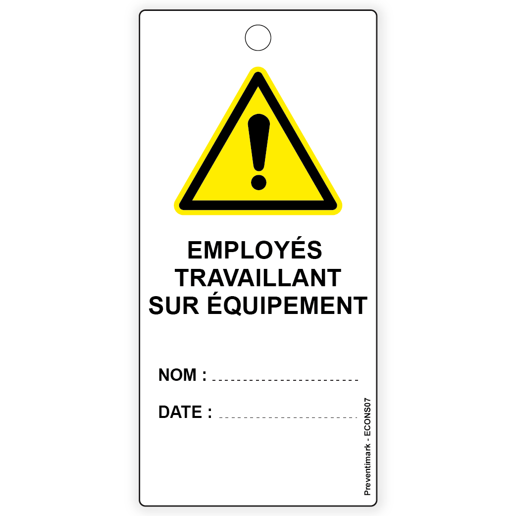 Employés travaillant sur équipement