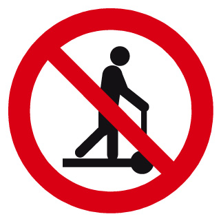 Interdiction de monter sur les chariots